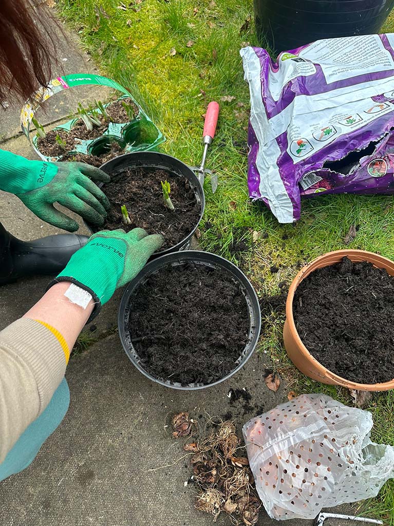 Carmona House, Birmingham, The team split into two groups and dedicated their Do Good Day volunteering at
                        two organisations within the community.