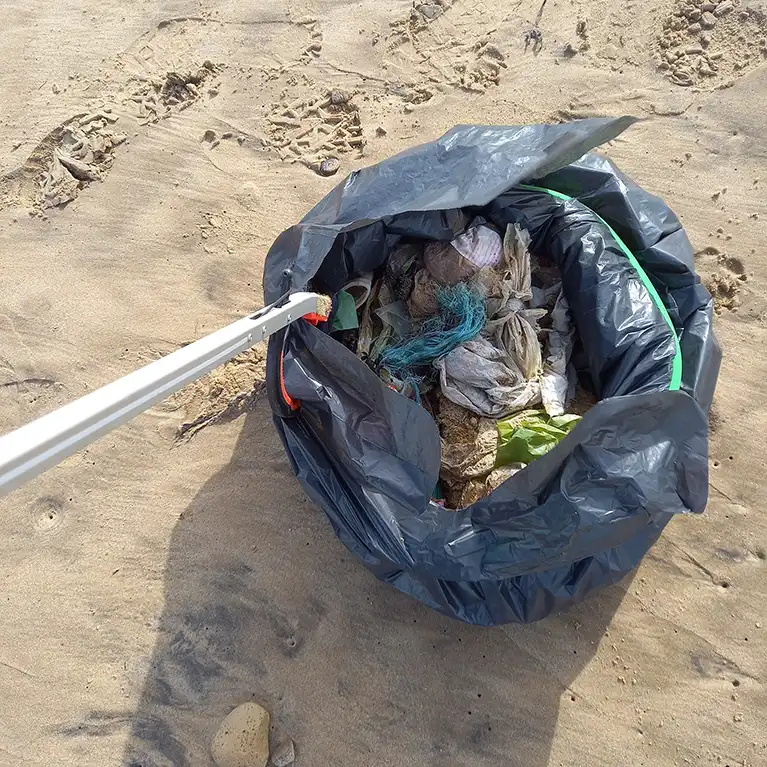 The People Team, Darlington spent their day litter picking on the beach in Seaton Carew
                            where they filled 8 bags with rubbish!